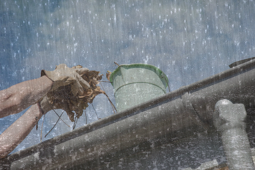 10 Common Mistakes People Make with Ladders While Cleaning Gutters