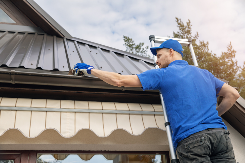 10 Common Mistakes People Make with Ladders While Cleaning Gutters