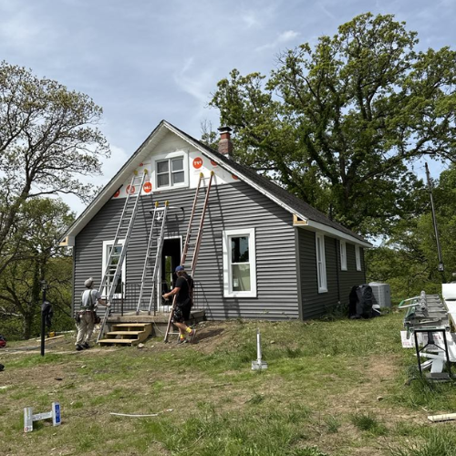 What Are the 8 Key Factors to Choosing a Siding Contractor?